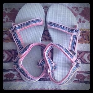 White Tevas